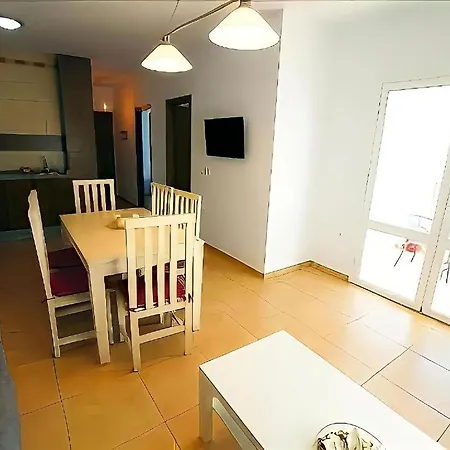 Apartment En Chiclana Con Terraza Y Piscina Comunitaria Cerca De La Playa *