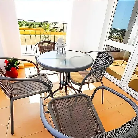 Apartment En Chiclana Con Terraza Y Piscina Comunitaria Cerca De La Playa *